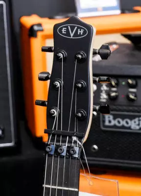 EVH - Limited Edition Star, Ebony Fingerboard - Stealth Black 2